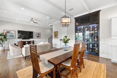 House in Tampa, Florida 5 bedrooms, 391.4 sq.m. № 1584228 - photo 20