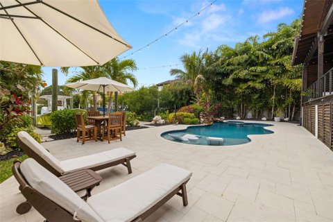House in Tampa, Florida 5 bedrooms, 391.4 sq.m. № 1584228 - photo 9