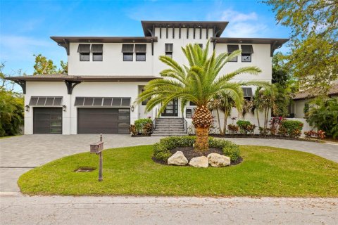 House in Tampa, Florida 5 bedrooms, 391.4 sq.m. № 1584228 - photo 3