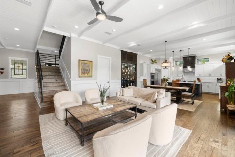 House in Tampa, Florida 5 bedrooms, 391.4 sq.m. № 1584228 - photo 24