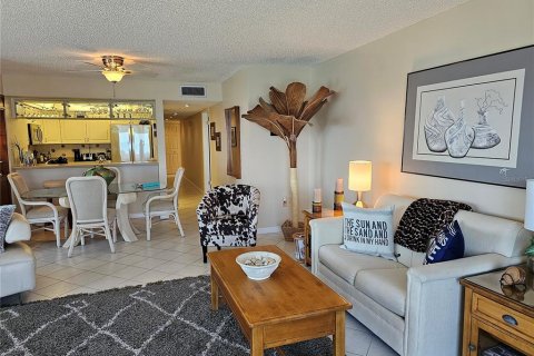 Condominio en alquiler en New Smyrna Beach, Florida, 1 dormitorio, 100.06 m2 № 1382628 - foto 10