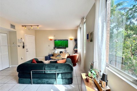 Condo in Miami, Florida, 1 bedroom  № 2043129 - photo 14