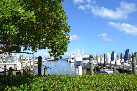 Condo in Miami, Florida, 1 bedroom  № 2043129 - photo 30