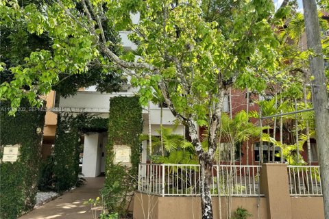 Condo in Miami, Florida, 1 bedroom  № 2043129 - photo 22