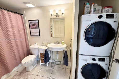 Condo in Miami, Florida, 1 bedroom  № 2043129 - photo 19