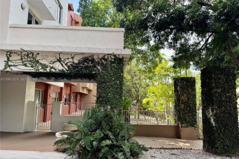 Condo in Miami, Florida, 1 bedroom  № 2043129 - photo 21