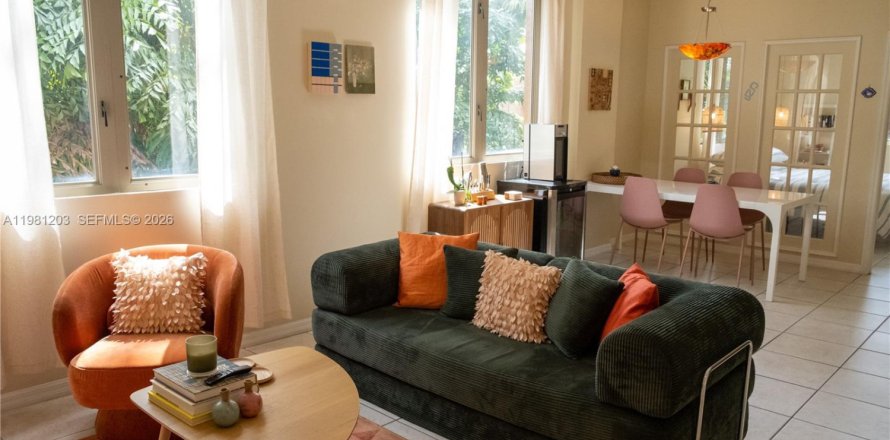 Condo in Miami, Florida, 1 bedroom  № 2043129