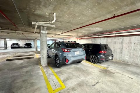 Condo in Miami, Florida, 1 bedroom  № 2043129 - photo 29