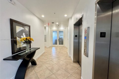 Condo in Miami, Florida, 1 bedroom  № 2043129 - photo 26
