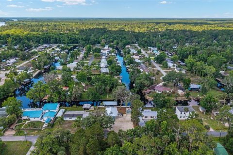 House in Astor, Florida 4 bedrooms, 163.51 sq.m. № 1725603 - photo 10
