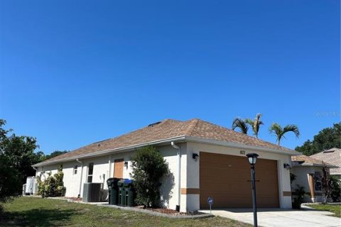 Villa ou maison à louer à North Port, Floride: 3 chambres, 190.26 m2 № 2213502 - photo 2