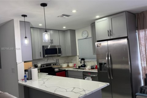 Купить виллу или дом в Помпано-Бич, Флорида 3 спальни, 125.98м2, № 2089428 - фото 15