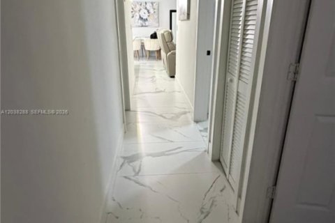 Купить виллу или дом в Помпано-Бич, Флорида 3 спальни, 125.98м2, № 2089428 - фото 5