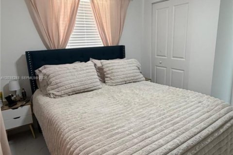 Купить виллу или дом в Помпано-Бич, Флорида 3 спальни, 125.98м2, № 2089428 - фото 4
