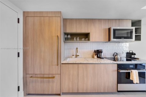 Купить кондоминиум в Майами, Флорида 1 спальня, 46.92м2, № 1971327 - фото 3