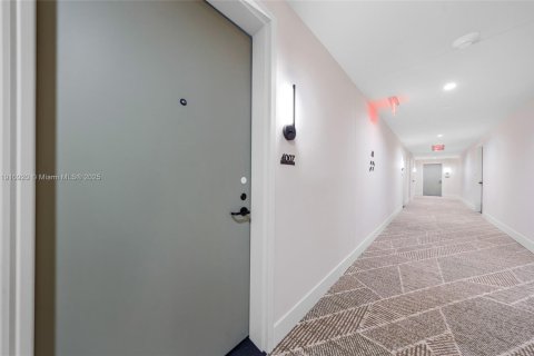 Купить кондоминиум в Майами, Флорида 1 спальня, 46.92м2, № 1971327 - фото 1