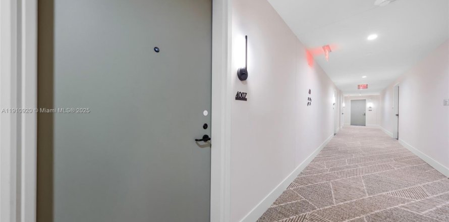 Кондоминиум с 1 спальней в Майами, Флорида № 1971327