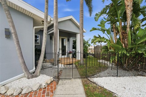 Villa ou maison à vendre à Redington Beach, Floride: 3 chambres, 206.06 m2 № 2201855 - photo 5