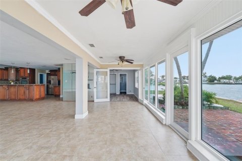 Villa ou maison à vendre à Redington Beach, Floride: 3 chambres, 206.06 m2 № 2201855 - photo 21