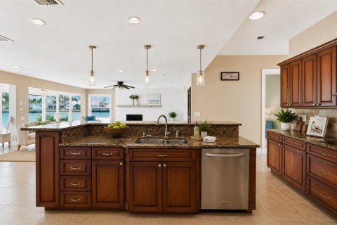 Villa ou maison à vendre à Redington Beach, Floride: 3 chambres, 206.06 m2 № 2201855 - photo 29