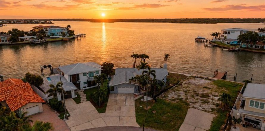 Villa ou maison à Redington Beach, Floride 3 chambres, 206.06 m2 № 2201855