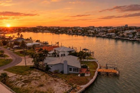 Villa ou maison à vendre à Redington Beach, Floride: 3 chambres, 206.06 m2 № 2201855 - photo 2