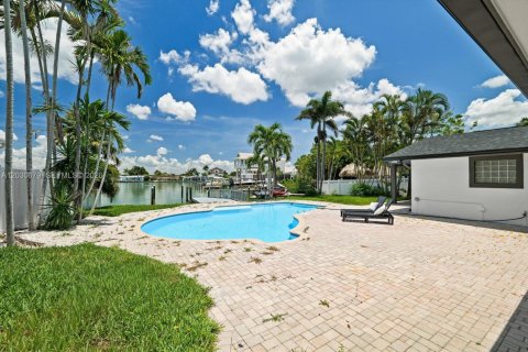 Villa ou maison à vendre à Saint Petersburg, Floride: 3 chambres, 203.08 m2 № 2244304 - photo 4