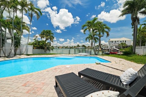 Villa ou maison à vendre à Saint Petersburg, Floride: 3 chambres, 203.08 m2 № 2244304 - photo 5