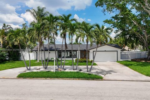 Villa ou maison à Saint Petersburg, Floride 3 chambres, 203.08 m2 № 2244304