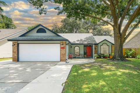 House in Jacksonville, Florida 3 bedrooms, 129.6 sq.m. № 800984 - photo 1