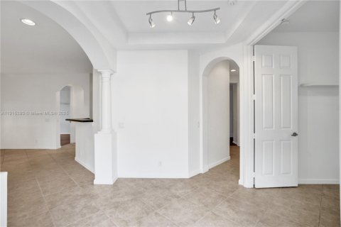 Купить таунхаус в Уэстон, Флорида 3 спальни, 144.93м2, № 1974173 - фото 3