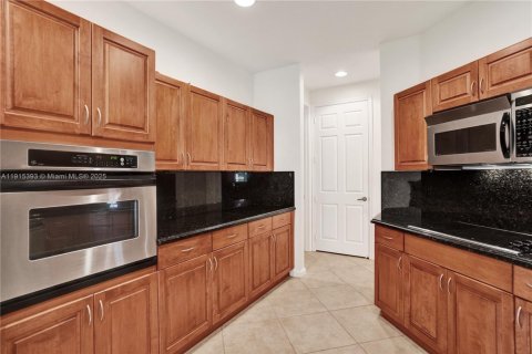 Купить таунхаус в Уэстон, Флорида 3 спальни, 144.93м2, № 1974173 - фото 21