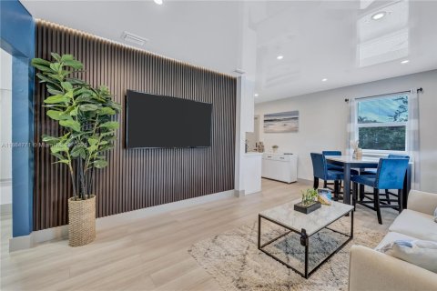 Villa ou maison à vendre à Miami, Floride: 3 chambres, 83.61 m2 № 1892804 - photo 2