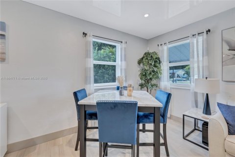 Villa ou maison à vendre à Miami, Floride: 3 chambres, 83.61 m2 № 1892804 - photo 4