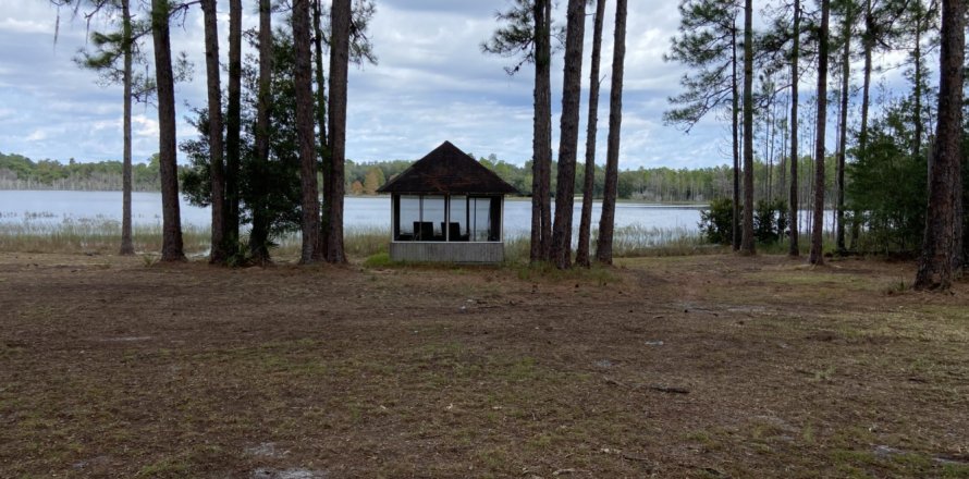 Casa en Crescent City, Florida 3 dormitorios, 170.57 m2 № 834558