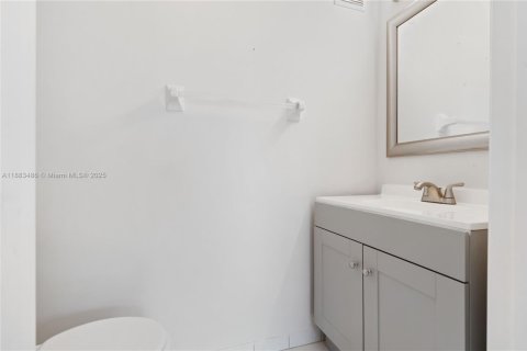 Villa ou maison à louer à Hialeah, Floride: 3 chambres, 165.27 m2 № 1930322 - photo 25