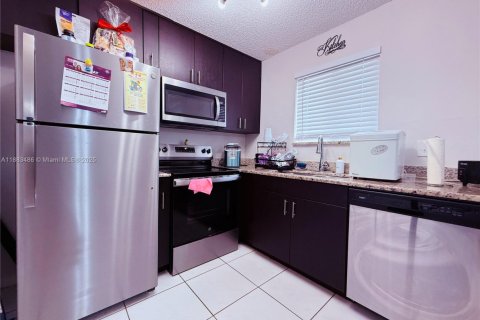 Villa ou maison à louer à Hialeah, Floride: 3 chambres, 165.27 m2 № 1930322 - photo 7