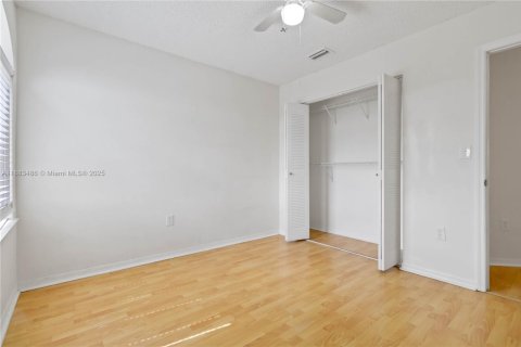 Villa ou maison à louer à Hialeah, Floride: 3 chambres, 165.27 m2 № 1930322 - photo 19