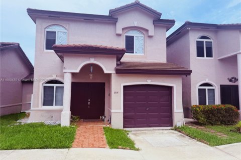 Villa ou maison à louer à Hialeah, Floride: 3 chambres, 165.27 m2 № 1930322 - photo 1