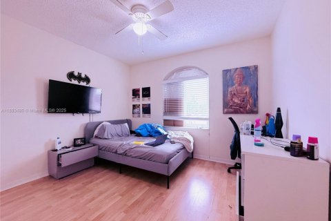 Villa ou maison à louer à Hialeah, Floride: 3 chambres, 165.27 m2 № 1930322 - photo 10