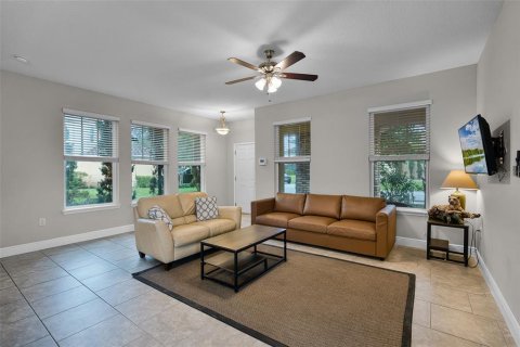 House in Davenport, Florida 7 bedrooms, 301.65 sq.m. № 1777239 - photo 6