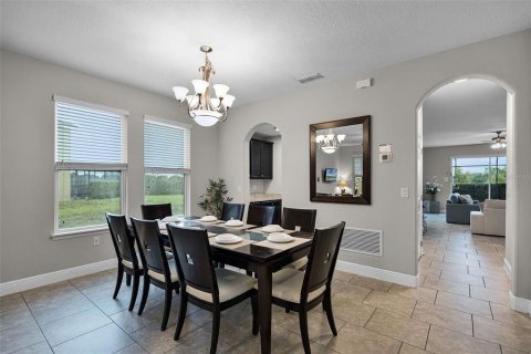 House in Davenport, Florida 7 bedrooms, 301.65 sq.m. № 1777239 - photo 10