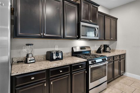 House in Davenport, Florida 7 bedrooms, 301.65 sq.m. № 1777239 - photo 8