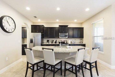 House in Davenport, Florida 7 bedrooms, 301.65 sq.m. № 1777239 - photo 5