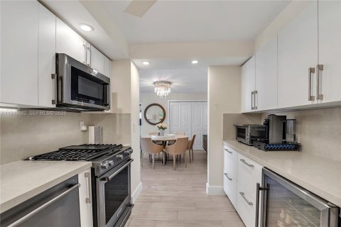 Купить кондоминиум в Халландейл-Бич, Флорида 2 спальни, 115.94м2, № 2005413 - фото 26