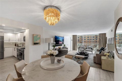 Купить кондоминиум в Халландейл-Бич, Флорида 2 спальни, 115.94м2, № 2005413 - фото 24