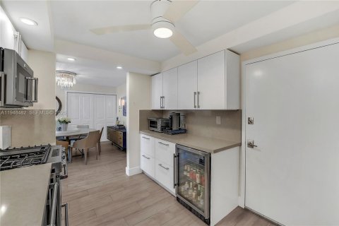 Купить кондоминиум в Халландейл-Бич, Флорида 2 спальни, 115.94м2, № 2005413 - фото 27