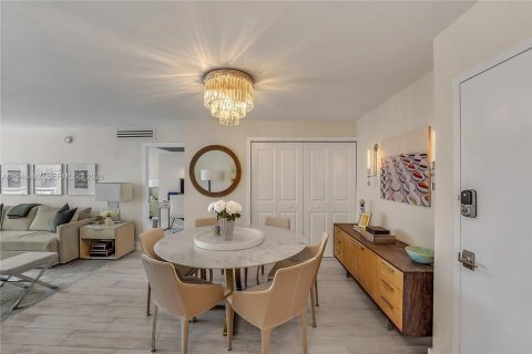 Купить кондоминиум в Халландейл-Бич, Флорида 2 спальни, 115.94м2, № 2005413 - фото 20