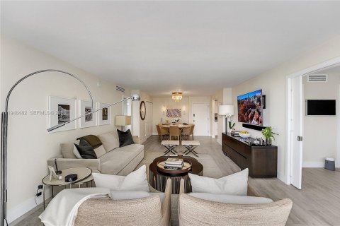 Купить кондоминиум в Халландейл-Бич, Флорида 2 спальни, 115.94м2, № 2005413 - фото 10