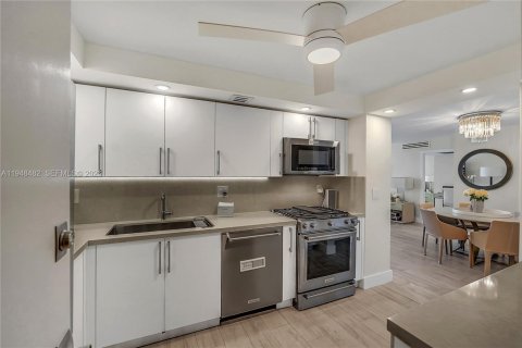 Купить кондоминиум в Халландейл-Бич, Флорида 2 спальни, 115.94м2, № 2005413 - фото 28